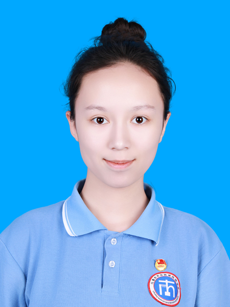 高一(9)班   伊丽米努尔·艾可拜尔.jpg